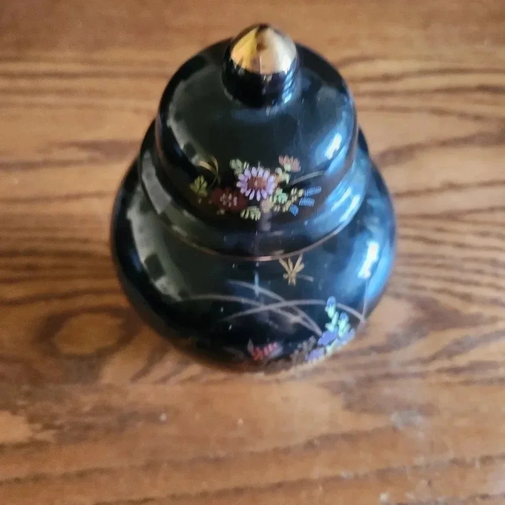 Imperial Dynasty Man black floral vase antique collectible made in Japan